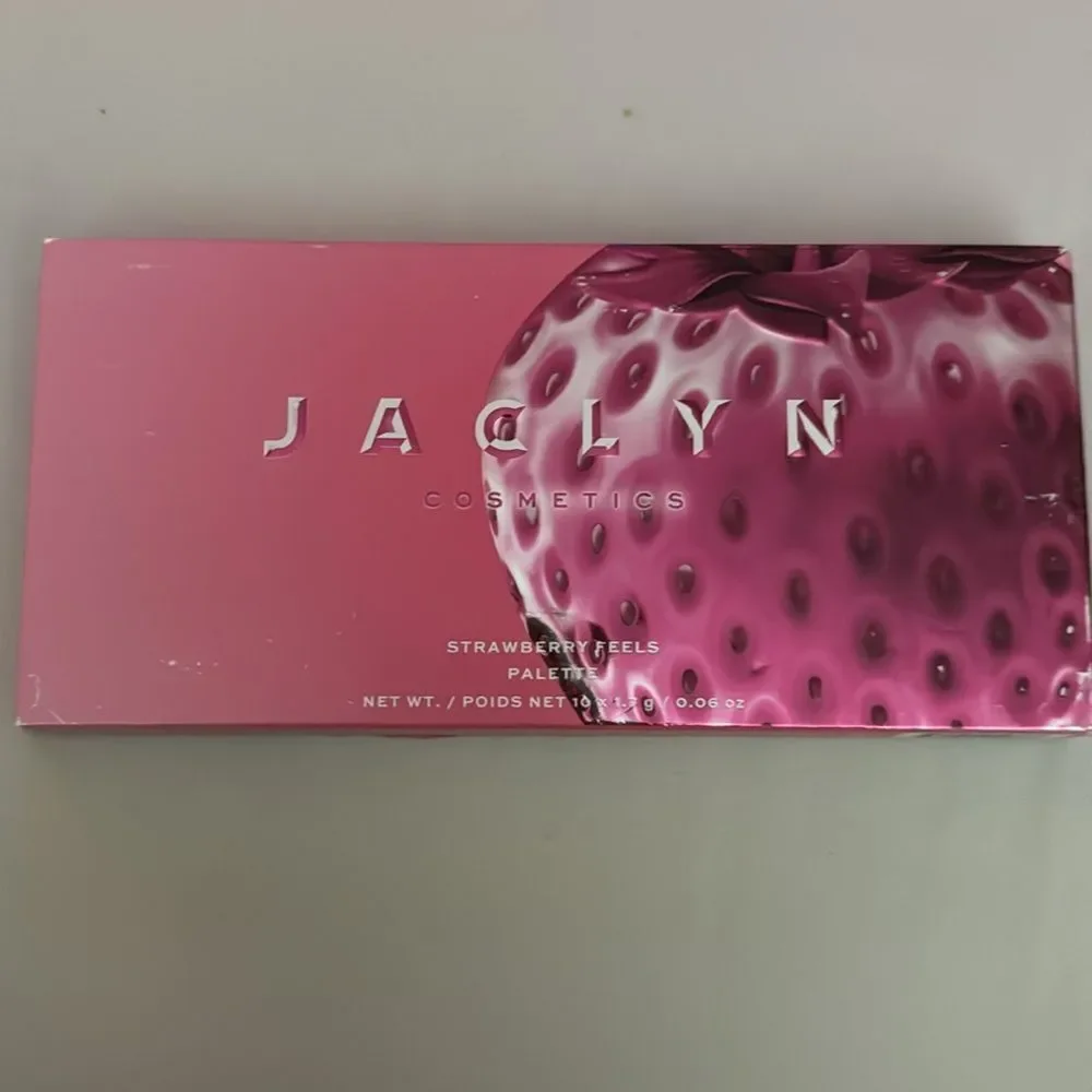NIB 45.00 STRAWBERRY FEELS PALETTE